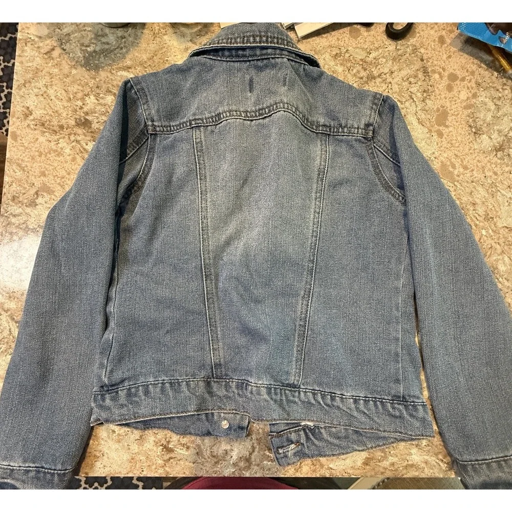Tommy Bahama Size 8 Denim Jean Jacket Distressed Girls Medium Wash‎ EUC Trendy